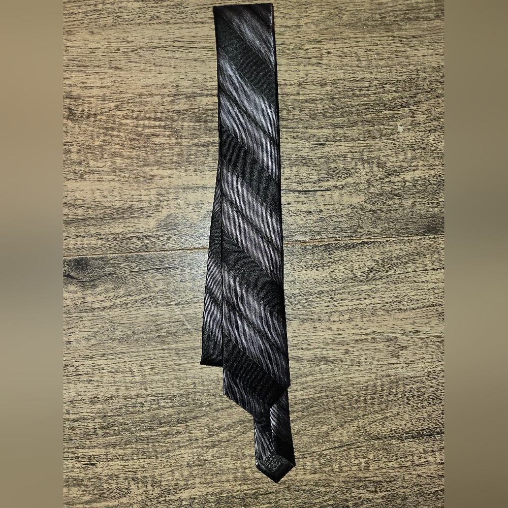 100% silk DKNY tie